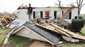 Al menos tres latinos murieron por tormentas en Tennessee