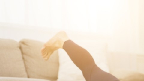 5 ejercicios de piso que te ayudarán a bajar de peso