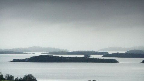 Situada frente a la costa meridional de Escocia, la isla de Barlocco está a la venta por más de 150,000 libras (190,000 dólares). / Foto: Getty Images
