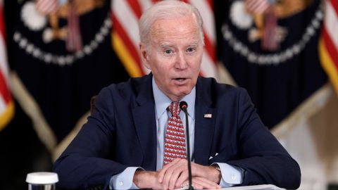 Biden dice que su plan es postularse aunque aún no esté listo para anunciarlo