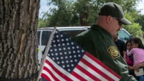 Las autoridades de EE.UU. quieren evitar la acumulación de migrantes en las fronteras.