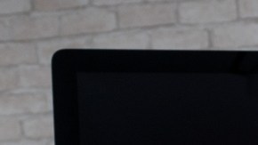 Imagen de varias pantallas de computadoras, teléfonos, y tablets con el logotipo de Netflix.