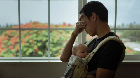 Los hombres también pueden sufrir de depresión postparto