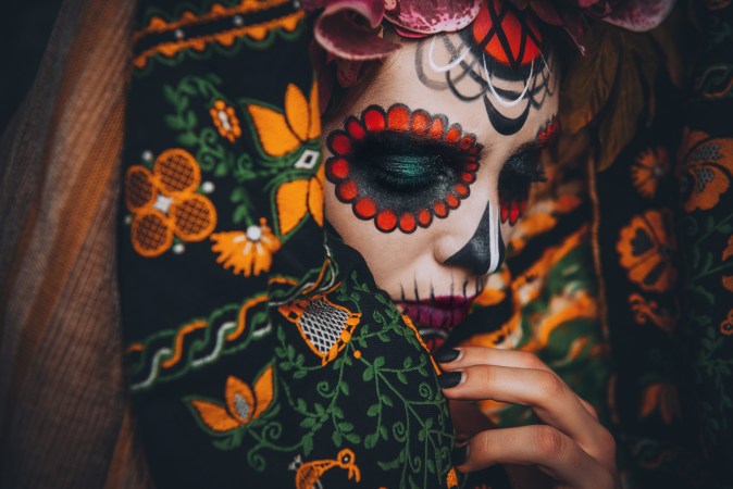 Maquillaje de catrina fácil, bonito y profesional para lucir en Halloween o en una fiesta