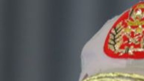 El general Mohamed Hamdan Dagalo (izq) y el general Abdel Fattah al Burhan encabezan poderosas fuerzas rivales.