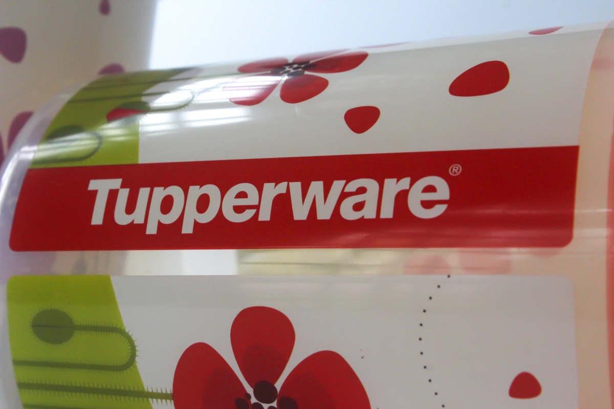 Tupperware informó que sus acciones están en riesgo de salir de la bolsa de valores de Nueva York.