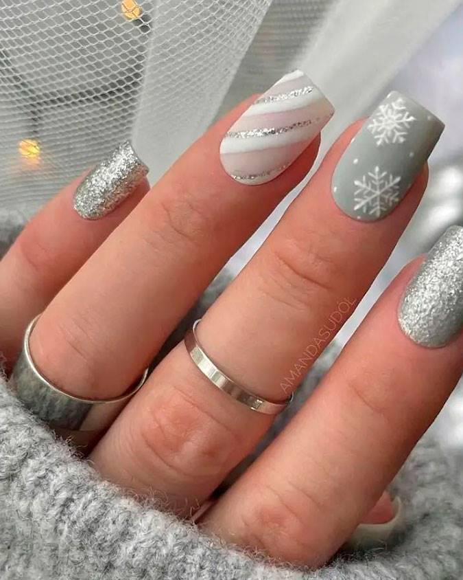 Uñas de Navidad: Los colores, estilos, y diseños en tendencia