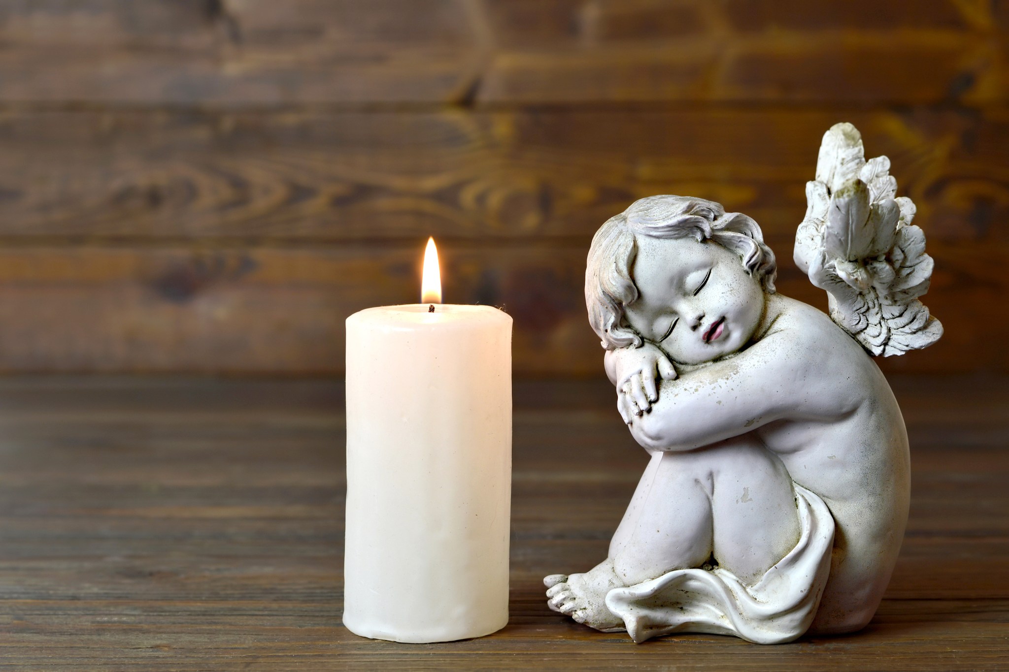 Las velas se ungen con aceites esenciales, pero se pueden preparar con aceites comunes.