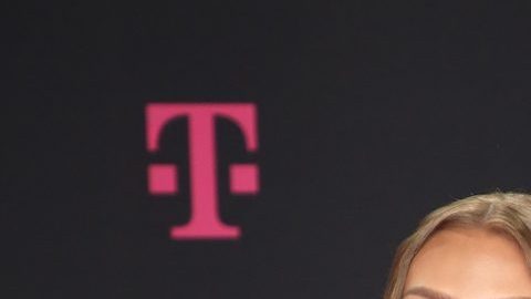 Gabriel Soto e Irina Baeva hablan juntos con la prensa | Mezcalent.