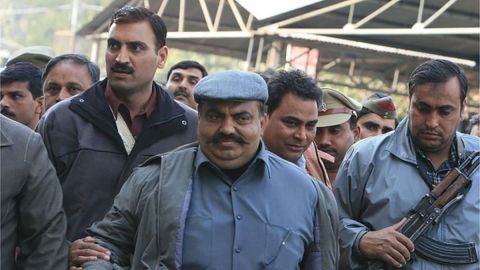 Quién era Atiq Ahmed, el gánster-político de India asesinado durante un directo para televisión