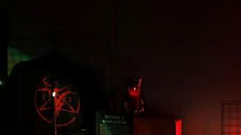 "Satanás representa a los que piensan diferente": Satanic Temple, la "religión" que busca contrarrestar la influencia de grupos religiosos en EE.UU.