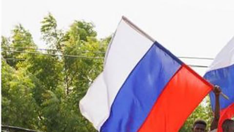 Cómo Rusia está reemplazando a Francia en sus antiguas colonias en África y creando "un laboratorio de un nuevo orden mundial"