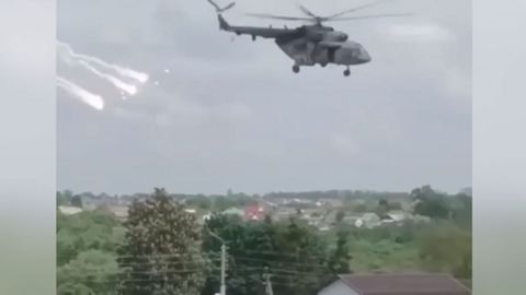 Quiénes son los grupos paramilitares rusos que combaten contra Putin desde Ucrania (y las dudas que generan sus acciones)