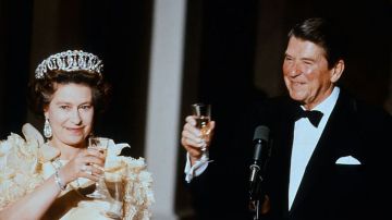 La reina Isabel II y Ronald Reagan