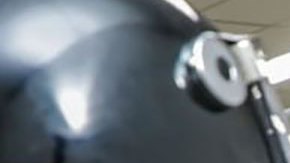 "Mientras estaban hincados les ponían descargas eléctricas y a uno hasta le sacaron sangre": los duros testimonios del encarcelamiento masivo decretado por Bukele en El Salvador