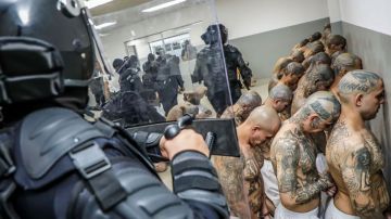 "Mientras estaban hincados les ponían descargas eléctricas y a uno hasta le sacaron sangre": los duros testimonios del encarcelamiento masivo decretado por Bukele en El Salvador