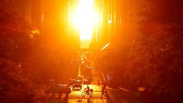 ¿Qué es el Manhattanhenge, el espectacular fenómeno solar urbano en Nueva York?