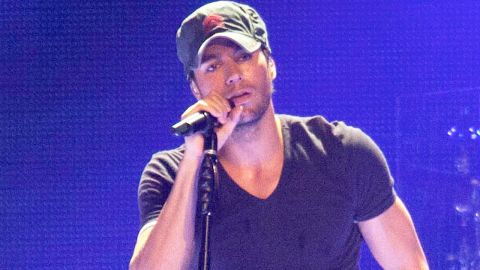 Enrique Iglesias cancela concierto por neumonía | Mezcalent.