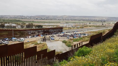 Detenciones de venezolanos en la frontera de EE.UU. caen 98% tras el fin del Título 42