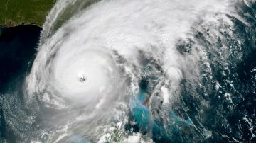 Imagen de satélite dele huracán Ian a su paso por Florida.