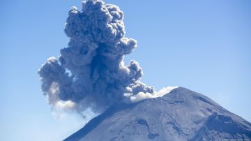 El volcán Popocatépetl, el segundo pico más alto de México, durante una erupción en enero.