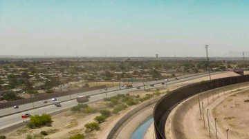 Detienen a cientos de migrantes en El Paso, Texas, a horas de vencer el Título 42