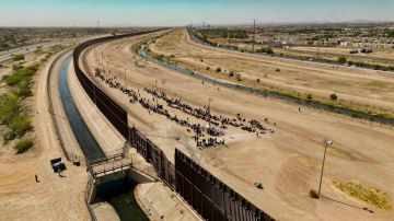 Detienen a cientos de migrantes en El Paso, Texas, a horas de vencer el Título 42