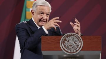 López Obrador denunció que los traficantes de migrantes o "polleros" cobran hasta $10,000 dólares.