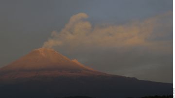 Embajada de EE.UU. en México emite alerta a sus ciudadanos por actividad del volcán Popocatépetl