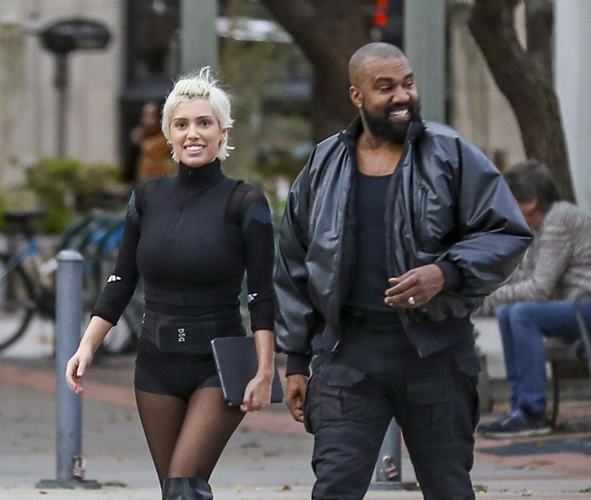 Bianca Censori y Kanye West en Culver City, Los Ángeles.
