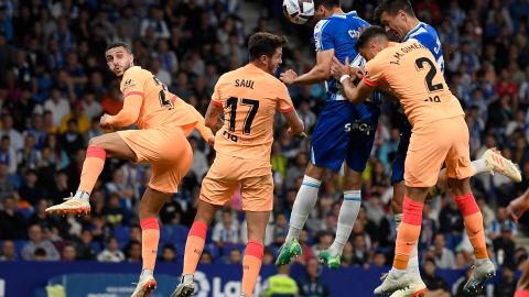 César Montes marcó el primer gol de la remontada del Espanyol contra el Atlético Madrid.