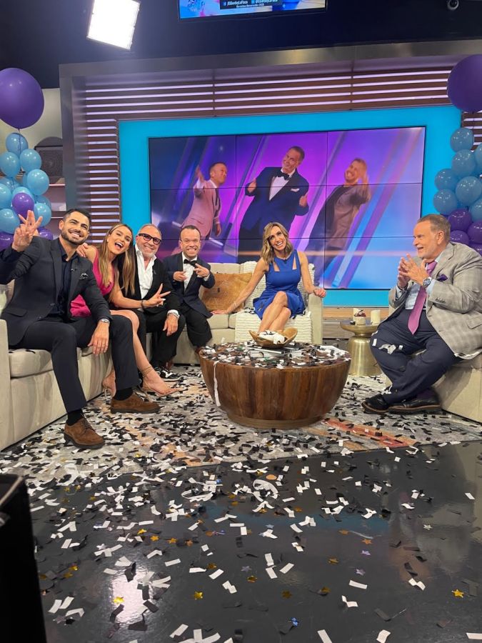 Eslabón Armado y Emilio Estefan celebran los 25 años de El Gordo y La Flaca.
