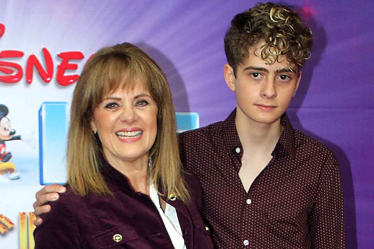 Quien Es El Papa Del Hijo De Erika Buenfil