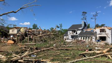 Más de 100 viviendas afectadas y al menos tres escuelas cerradas tras paso de un tornado por Virginia Beach