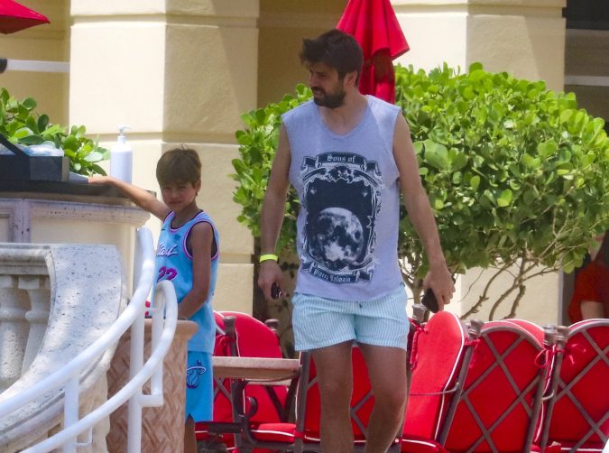 Gerard Piqué y sus hijos Milan y Sasha en Miami.