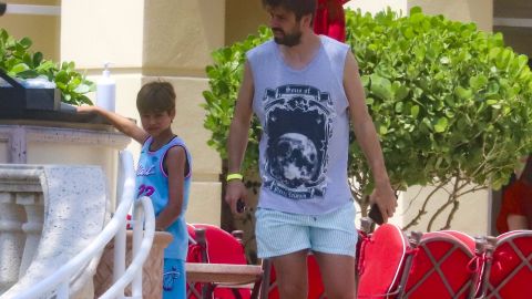 Gerard Piqué y sus hijos Milan y Sasha en Miami.