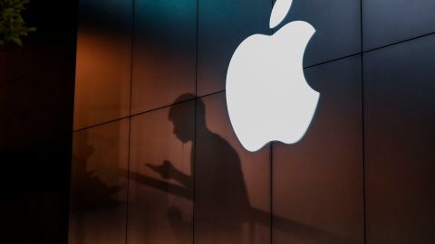 Acusan a exempleado de Apple por robar tecnología de coches autónomos y darla a China