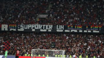 No solamente en franelas, las aficiones de la Ligue 1 son solidarias con el movimiento LGBTI.