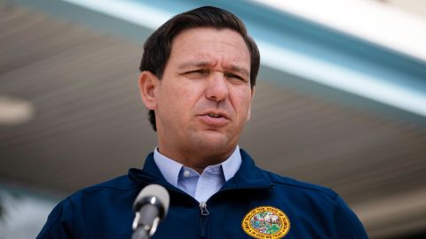 DeSantis firma ley que prohíbe TikTok en universidades y oficinas públicas de Florida