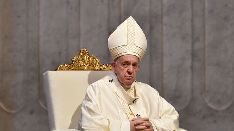 El papa Francisco pide que la tregua entre israelíes y palestinos se haga estable y cesen las armas