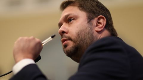 El representante Rubén Gallego compite por el Senado.