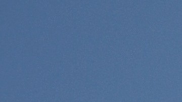 Hombre enfrenta hasta 10 años de prisión por abrir la puerta de emergencia de un avión en vuelo a Corea del Sur