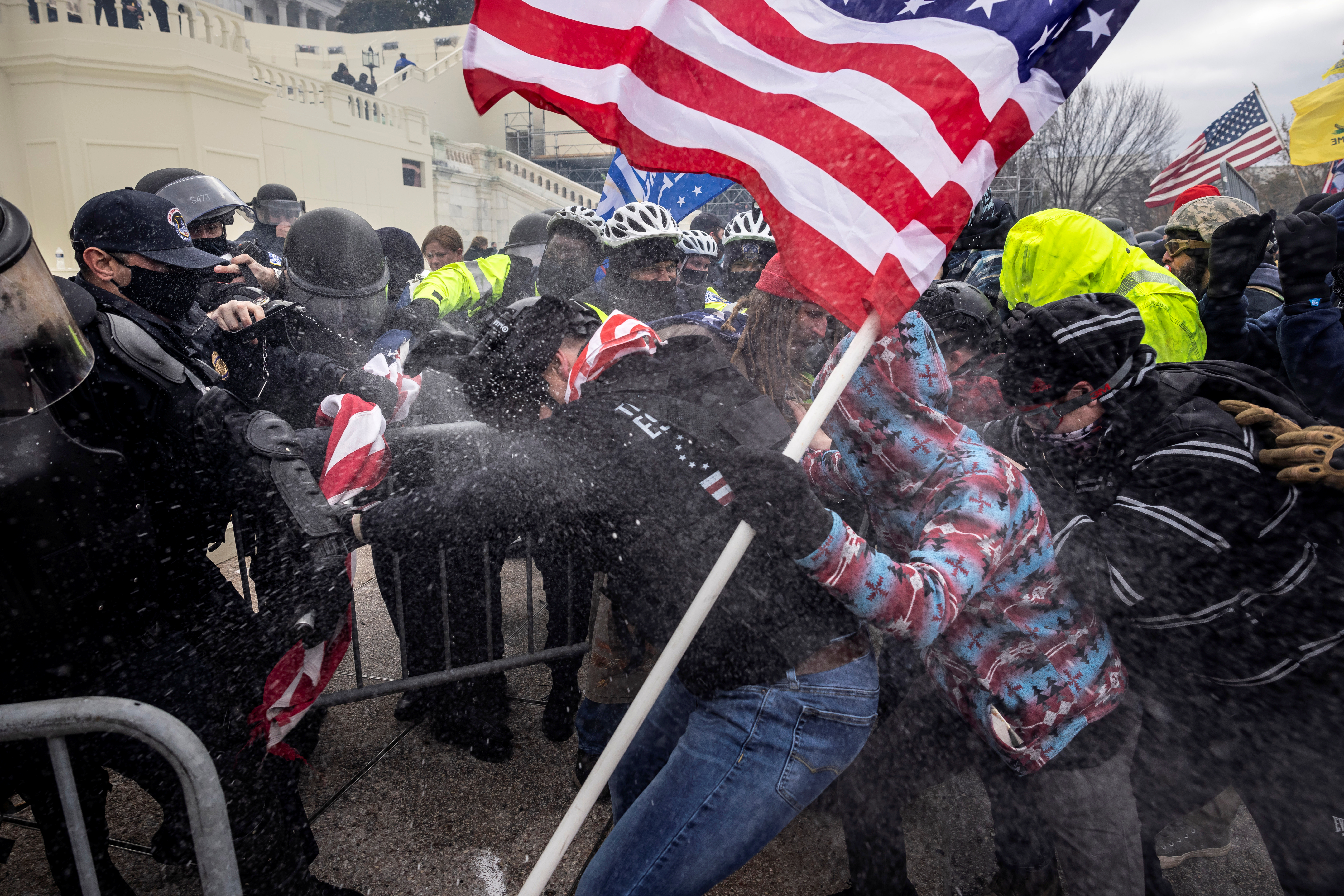 Los partidarios de Trump chocaron con la policía y las fuerzas de seguridad durante el asalto al Capitolio del 6 de enero de 2021.