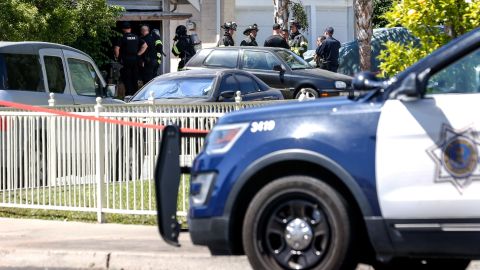 Hombre bajo custodia policial muere tras romper ventana de un hospital con tanque de oxígeno y caer de 20 pies