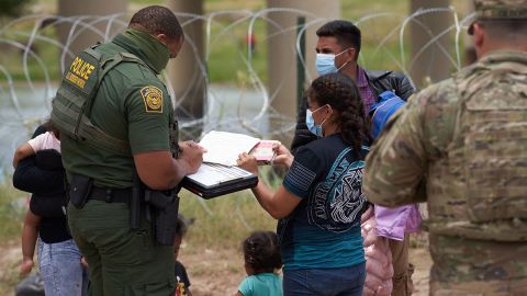 Qué es el Título 8, la medida de migración que entrará en vigor tras el fin del Título 42