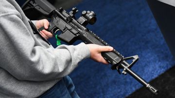 Acusan de asesinato a niño de 12 años que disparó con un AR-15 a empleado de un restaurante en Texas