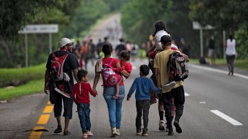México dará visas temporales a migrantes centroamericanos para trabajar en obras públicas