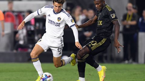 Riqui Puig con los colores del LA Galaxy ante LAFC.