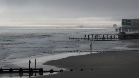 Un adolescente se ahogó y otros cinco fueron rescatados del agua en una playa de Nueva Jersey