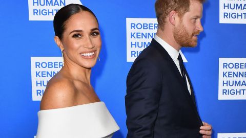 TOPSHOT - Prince Harry, Duke of Sussex, and Megan, Duchess of Sussex, arrive for the 2022 Ripple of Hope Award Gala at the New York Hilton Midtown Manhattan Hotel in New York City on December 6, 2022. (Photo by ANGELA WEISS / AFP) (Photo by ANGELA WEISS/AFP via Getty Images)